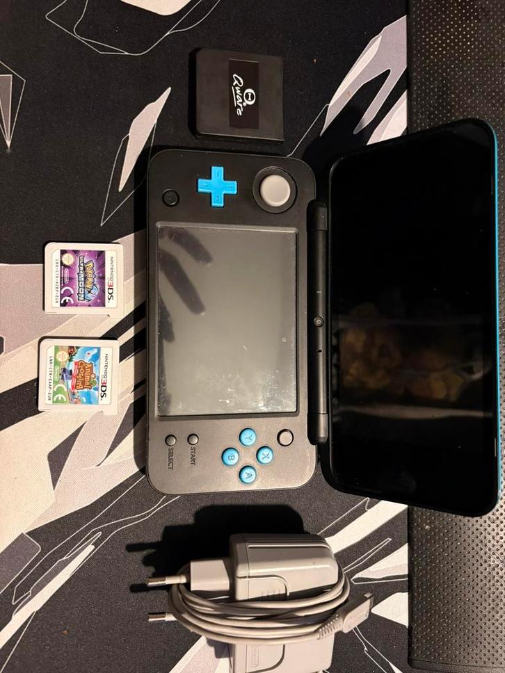 Blauw/Zwarte Nintendo 3DS XL + 2 games, hoesje en lader, Spelcomputers en Games, Spelcomputers | Nintendo 2DS en 3DS, Zo goed als nieuw