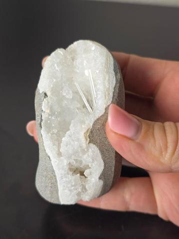 Scolecite nr34 beschikbaar voor biedingen