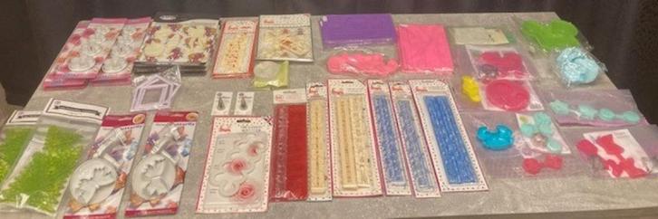 Partij bakartikelen met uitstekers en vormpjes, Hobby en Vrije tijd, Taarten en Cupcakes maken, Nieuw, Versiering, Taarten of Cupcakes