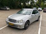Mercedes-Benz C-Klasse 1.8 C180 Kompr Sedan 2005 Grijs, Auto's, Achterwielaandrijving, 74 €/maand, Zwart, 1796 cc