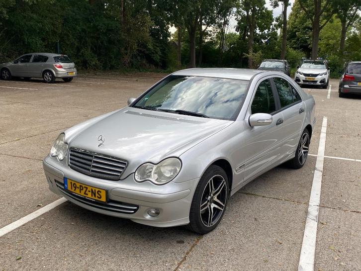 Mercedes-Benz C-Klasse 1.8 C180 Kompr Sedan 2005 Grijs, Auto's, Mercedes-Benz, Particulier, C-Klasse, ABS, Airbags, Airconditioning