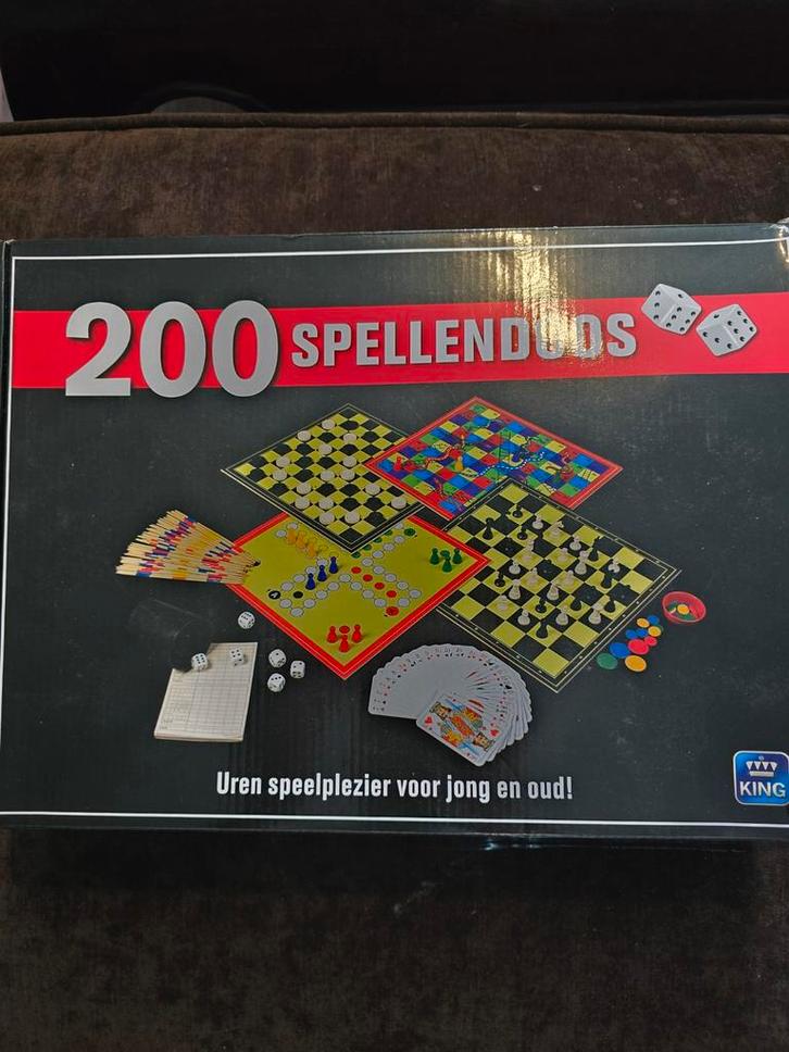 200 Spellendoos - Uren Speelplezier!, Hobby en Vrije tijd, Gezelschapsspellen | Bordspellen, Gebruikt, Een of twee spelers, Drie of vier spelers