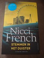 Nicci French - Stemmen in het duister, Boeken, Thrillers, Ophalen, Nicci French, Zo goed als nieuw, Nederland