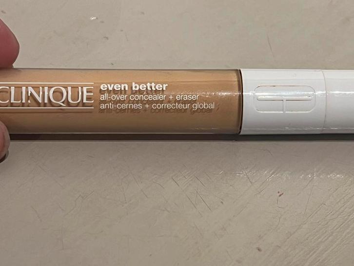 Clinique Even Better All-Over Concealer Eraser CN 28 Ivory, Sieraden, Tassen en Uiterlijk, Uiterlijk | Cosmetica en Make-up, Zo goed als nieuw