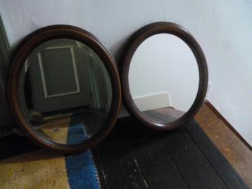 2 grote ovale spiegels houten gesneden omlijsting 48 x 38 cm beschikbaar voor biedingen