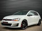 Volkswagen Golf 2.0 TSI GTI PERFORM. 334PK! STAGE2+ DSG|PANO, Auto's, Volkswagen, Stof, Gebruikt, 4 cilinders, 1984 cc