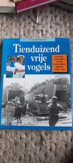 R.e. Holst pellekaan - tienduizend vrije vogels, Boeken, Oorlog en Militair, Ophalen of Verzenden, Tweede Wereldoorlog, Zo goed als nieuw