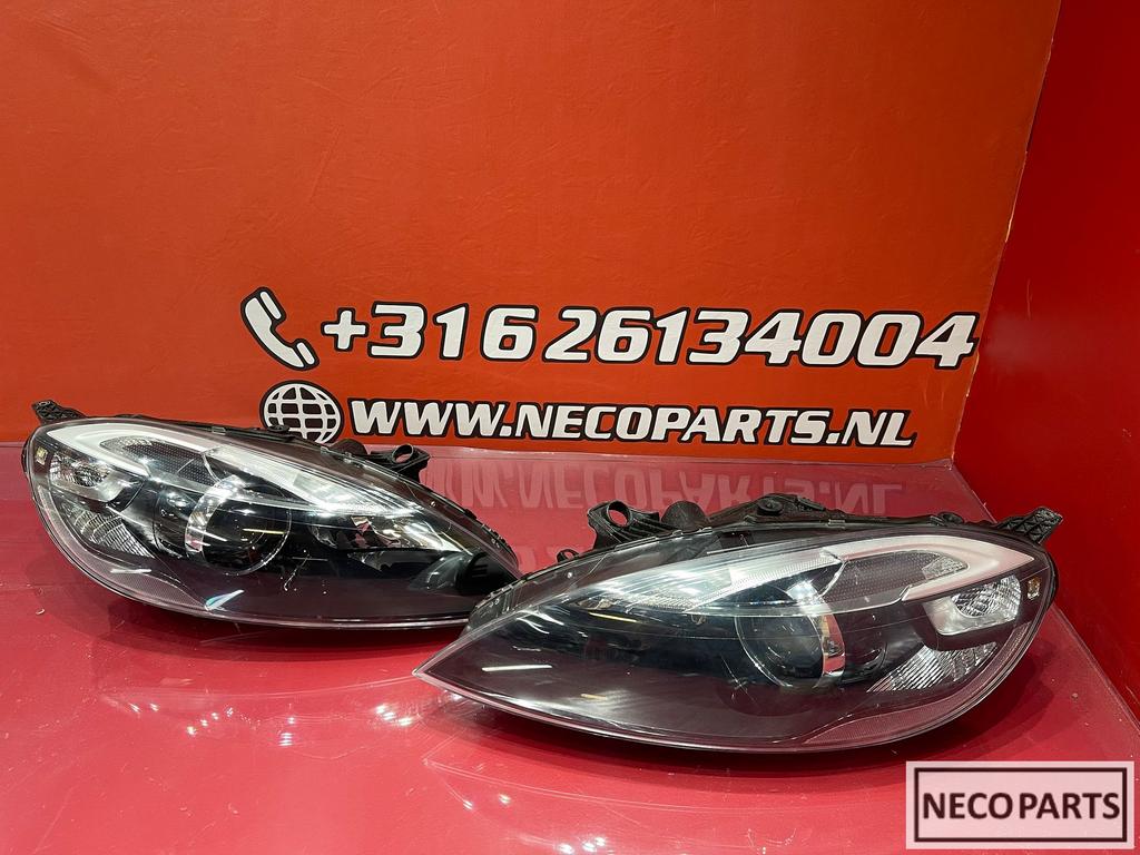 VOLVO V40 XENON KOPLAMP COMPLEET LINKS RECHTS COMPLEET, Gebruikt, -, -, Ophalen of Verzenden