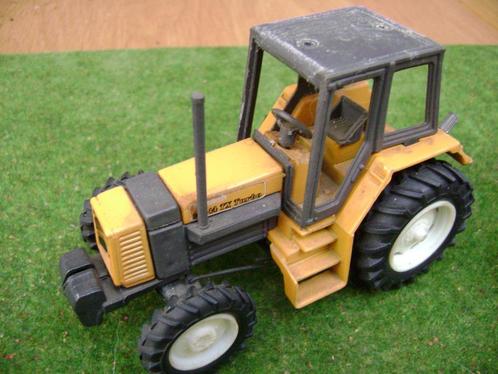 Renault 145-14 TX van Yaxon met stocknummer 0100., Hobby en Vrije tijd, Modelauto's | 1:43, Gebruikt, Tractor of Landbouw, Overige merken