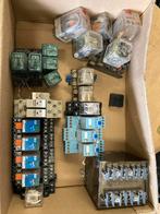 Transformator en 25 relais , zie advertentie., Hobby en Vrije tijd, Elektronica-componenten, Ophalen, Gebruikt