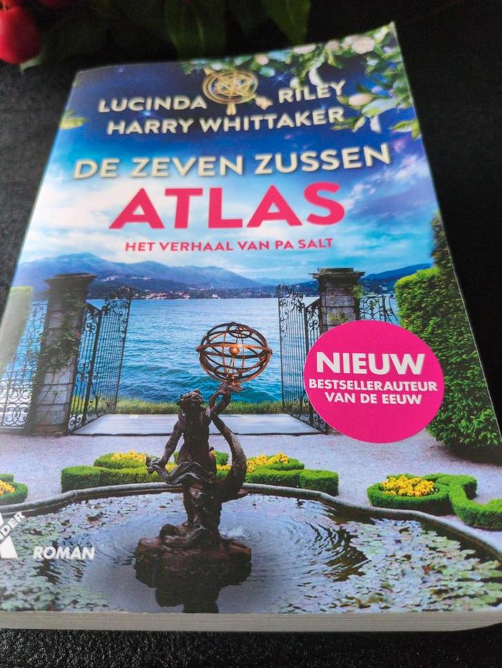 De Zeven Zussen - Atlas (Lucinda Riley), Boeken, Romans, Gelezen, Nederland, Ophalen of Verzenden