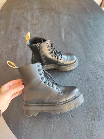Dr. Martens beschikbaar voor biedingen