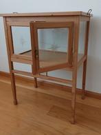 LICHT HOUTEN THEEKASTJE/VITRINEKAST/DRANKKASTJE., Huis en Inrichting, Ophalen, Gebruikt, Klassiek., 50 tot 100 cm