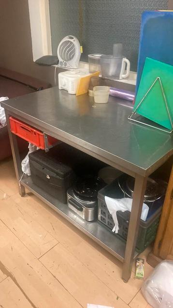 Rvs werktafel beschikbaar voor biedingen