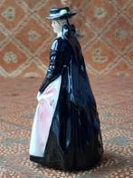 Prachtig antiek Keramos beeldje uit Oostenrijk 12,2 cm., Antiek en Kunst, Antiek | Porselein, Ophalen of Verzenden