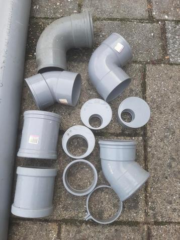 Diverse pvc koppelstukken.  110 bochten  moffen etc.  beschikbaar voor biedingen