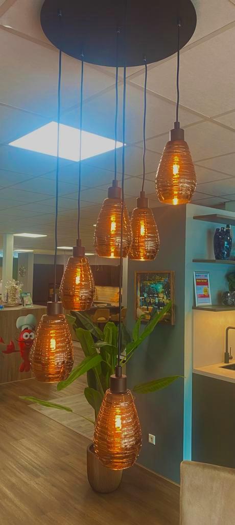 Nieuwe pafond lamp koper kleurig glas ., Huis en Inrichting, Lampen | Hanglampen, Nieuw, 75 cm of meer, Glas, Ophalen