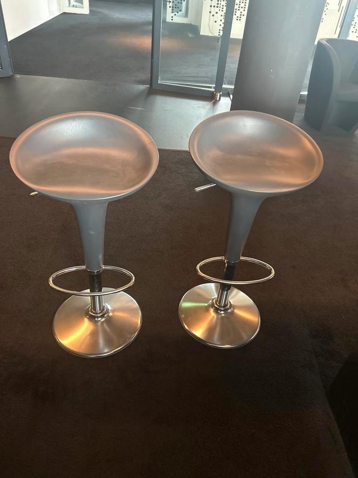 Set van 2 moderne barkrukken, Huis en Inrichting, Barkrukken, Gebruikt, 60 tot 90 cm, Metaal, 2 krukken, In hoogte verstelbaar