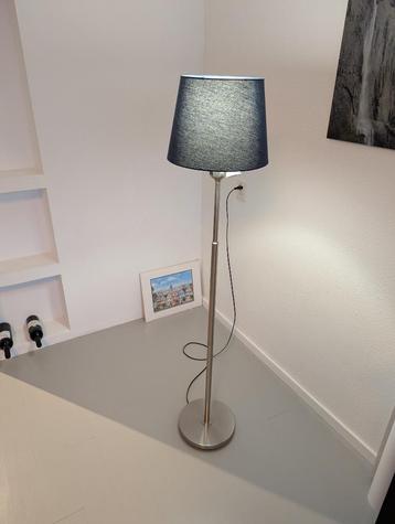 Ikea staande lamp beschikbaar voor biedingen