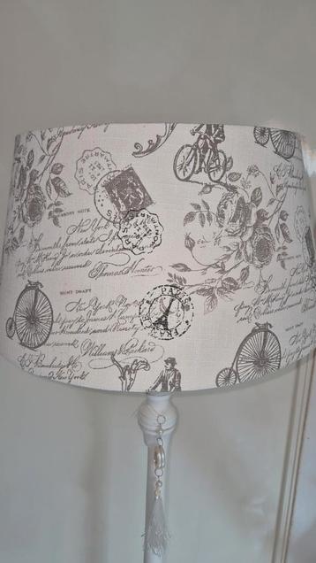 Stijlvolle Staande Lamp beschikbaar voor biedingen