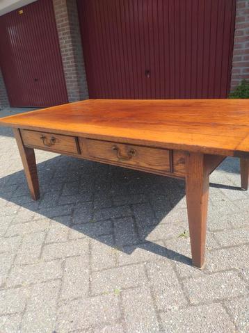 Salontafel met twee lades  beschikbaar voor biedingen