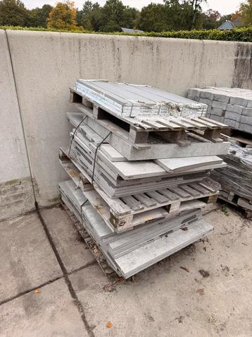 Partij vtwonen tegels 90x90x3 beschikbaar voor biedingen
