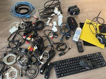 Diverse computer accessoires beschikbaar voor biedingen