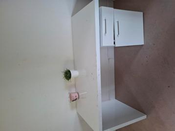 Gratis bureau, wel met vlekken 1,40 x 0,65 cm