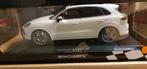 Minichamps 1/18 Posche Cayenne Turbo S 2017 wit, Ophalen of Verzenden, Zo goed als nieuw, Auto, MiniChamps