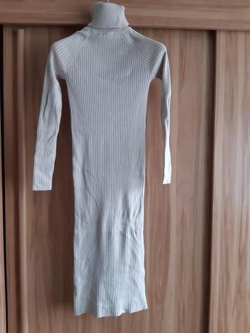 Mooie beige jurk met col beschikbaar voor biedingen
