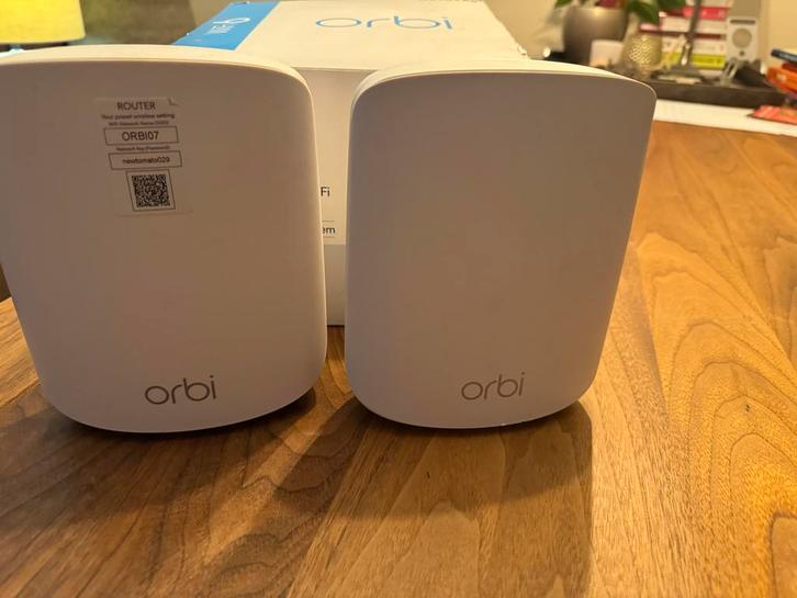 Netgear Orbi WiFi AX1800 met Muurbeugels, Computers en Software, Accesspoints, Zo goed als nieuw, Ophalen of Verzenden