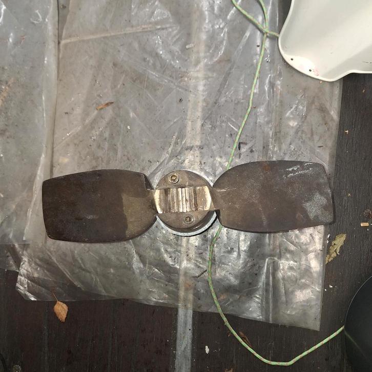 2 blad  Volvo penta klapschroef  16x9, Watersport en Boten, Bootonderdelen, Gebruikt, Motor en Techniek, Zeilboot, Ophalen of Verzenden