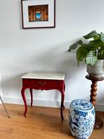 Opgeknapt rood vintage tafeltje met marmer blad, Antiek en Kunst, Antiek | Meubels | Tafels, Ophalen