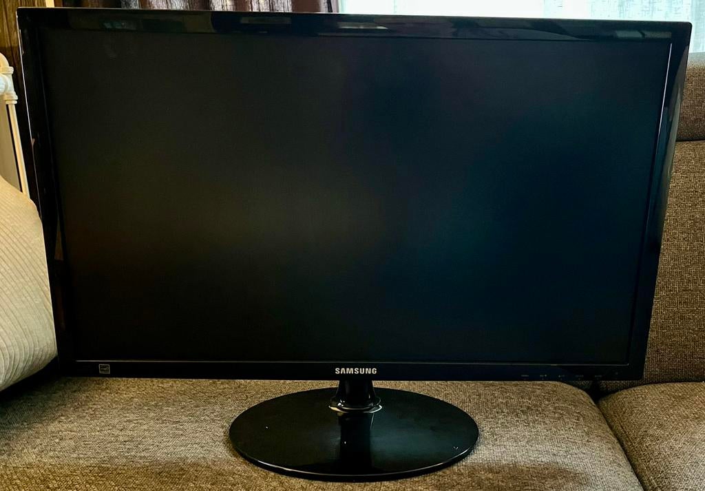 Samsung 24” Full HD Monitor LS24D340H (Type: LS24D340), Hoofdtelefoonaansluiting, Full HD, 60 Hz of minder, Ophalen