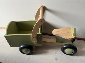 Groene bakfiets beschikbaar voor biedingen