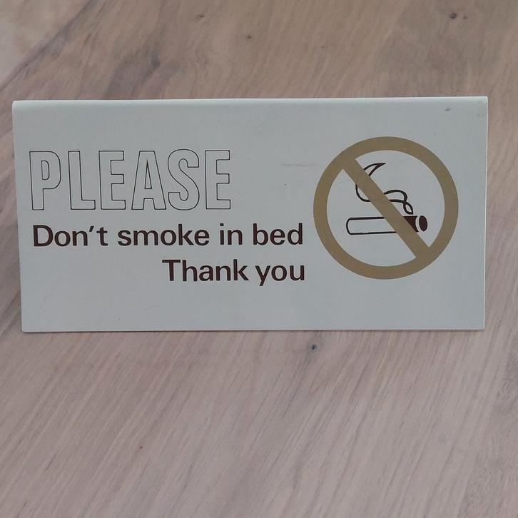Kunststof 'Niet Roken in Bed' Bordje, Huis en Inrichting, Woonaccessoires | Overige, Ophalen of Verzenden