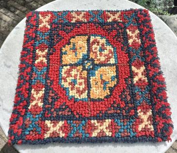 Smyrna kussen onderzetter in rood tinten 40 x 40 cm beschikbaar voor biedingen