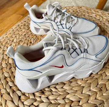 Nike RYZ 365 sneakers “White University Red” special beschikbaar voor biedingen