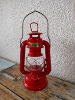 Rood metaal petroleum lamp hxdrs 22x9,5 cm, Antiek en Kunst, Antiek | Lampen, Ophalen of Verzenden