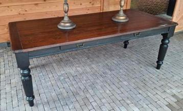 Brocante Eettafel met Lades beschikbaar voor biedingen