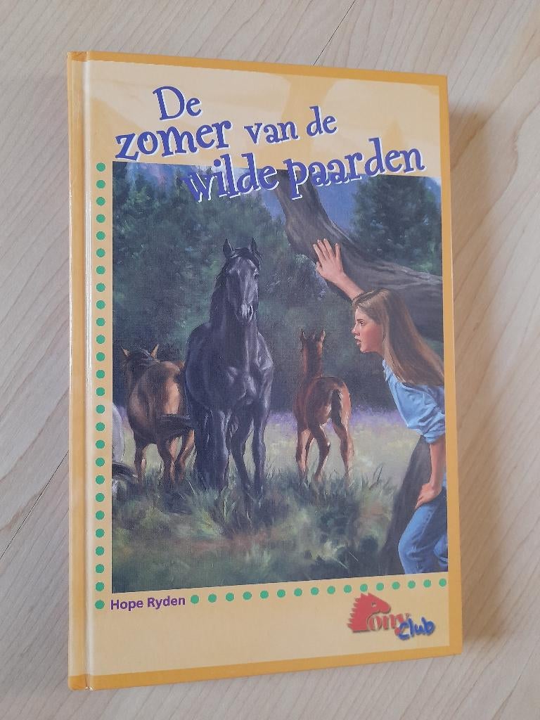 DE ZOMER VAN DE WILDE PAARDEN Hope Ryden serie pony club, Boeken, Ophalen of Verzenden, Zo goed als nieuw