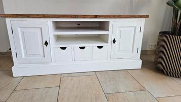 Witte tvkast .. massief hout .150 breed,52 diep,65 hoog