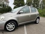 Toyota Yaris 1.3 16V Vvti 5DR 2005 Grijs, Auto's, Toyota, Voorwielaandrijving, 880 kg, 4 cilinders, 400 kg
