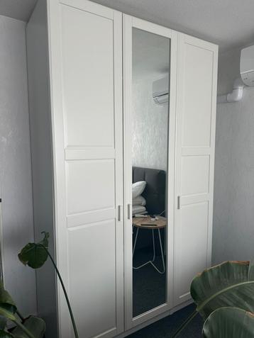 Stevige witte kledingkast – 60 x 147 x 233 cm beschikbaar voor biedingen