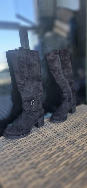 Knee Boots - Zwart beschikbaar voor biedingen