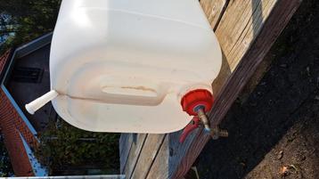 Tank voor het vullen van petroleumkacheltjes. 30 L beschikbaar voor biedingen