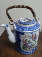 Porseleinen THEEPOT ~ FAMILIE  ROSE  Scéne ~ Japanse GEISHAS, Ophalen of Verzenden, Gebruikt, Porselein, Overige typen