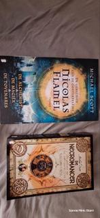 Michael Scott - De geheimen van Nicolas Flamel (2 boeken), Ophalen of Verzenden, Zo goed als nieuw, Michael Scott