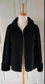 Zwarte jas met faux fur manchetten en kraag maat 42, Ophalen of Verzenden, Zo goed als nieuw, Maat 42/44 (L), Zwart