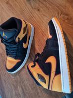 air jordan 1 mid se black vivid orange, Ophalen of Verzenden, Zo goed als nieuw, Overige kleuren